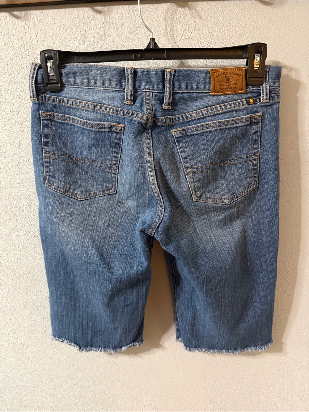 Lucky Brand Women's Light Blue Frayed-Hem Bermuda Jeans - Picture 5 of 9